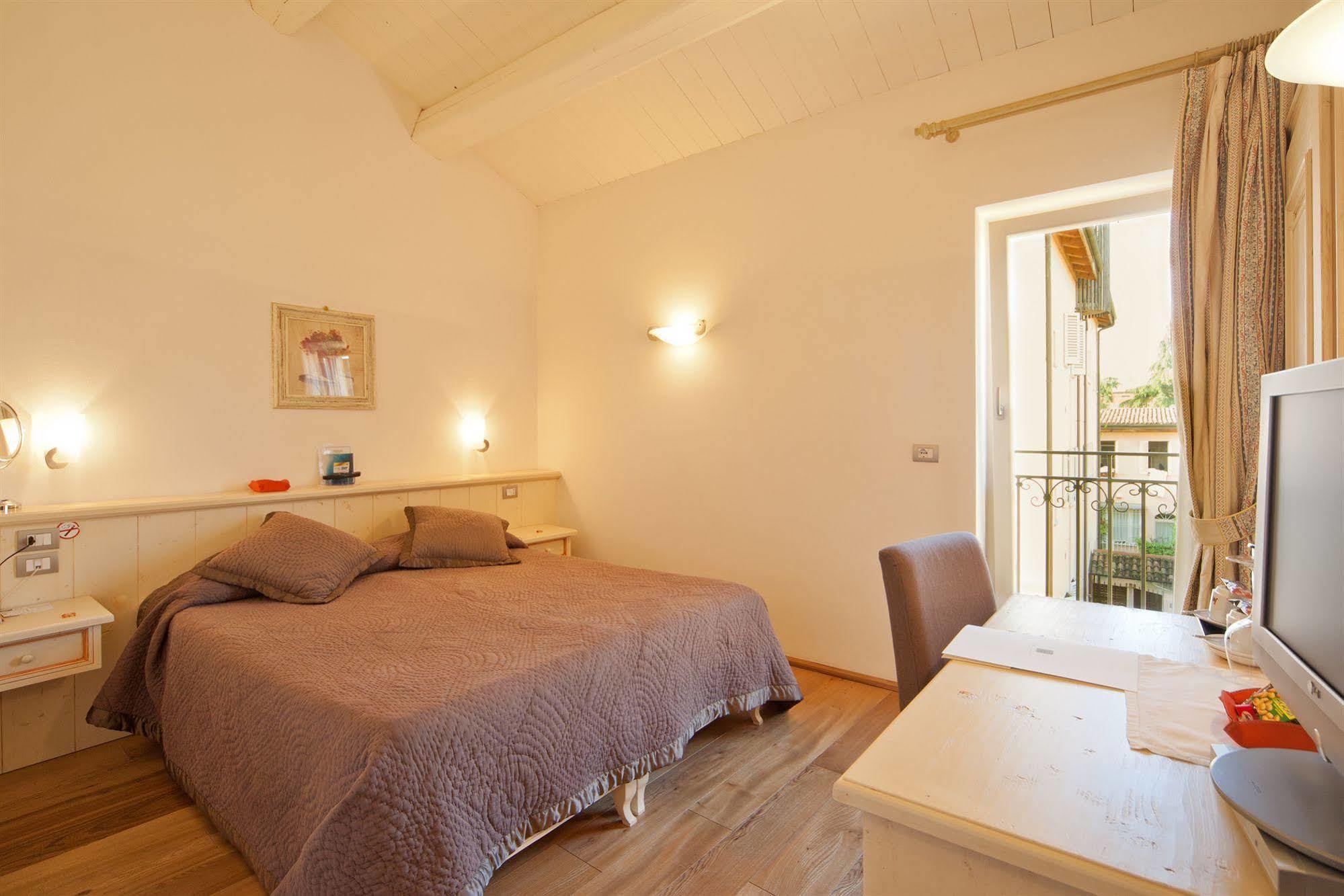 Palazzo Trevi Charming House Bed and Breakfast Bologna Esterno foto