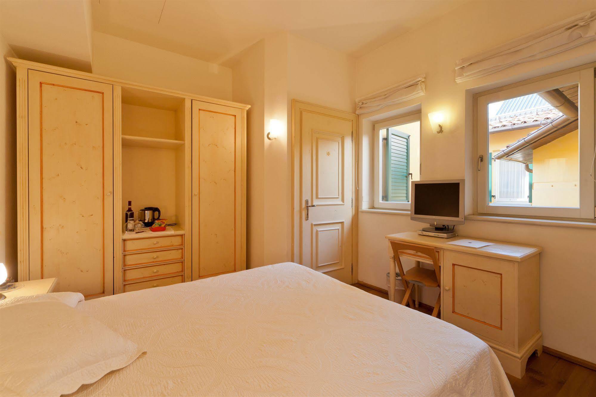 Palazzo Trevi Charming House Bed and Breakfast Bologna Esterno foto