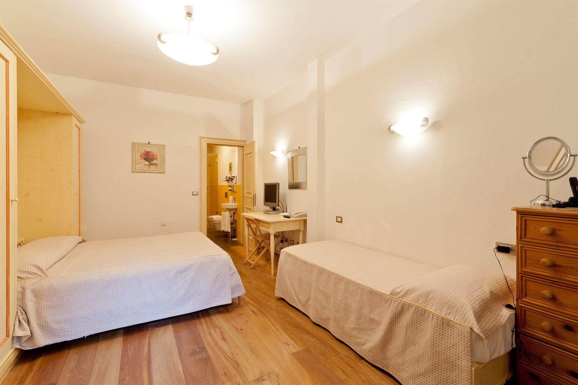 Palazzo Trevi Charming House Bed and Breakfast Bologna Esterno foto