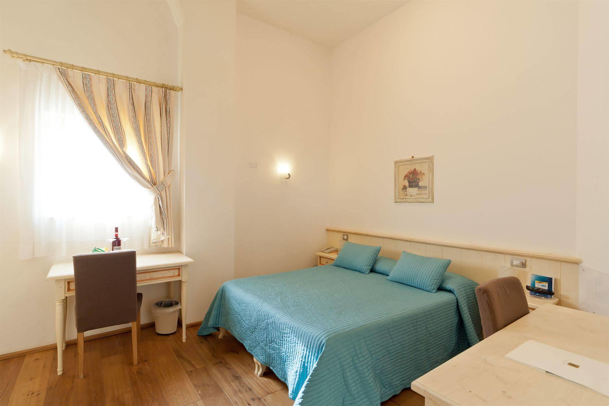 Palazzo Trevi Charming House Bed and Breakfast Bologna Esterno foto