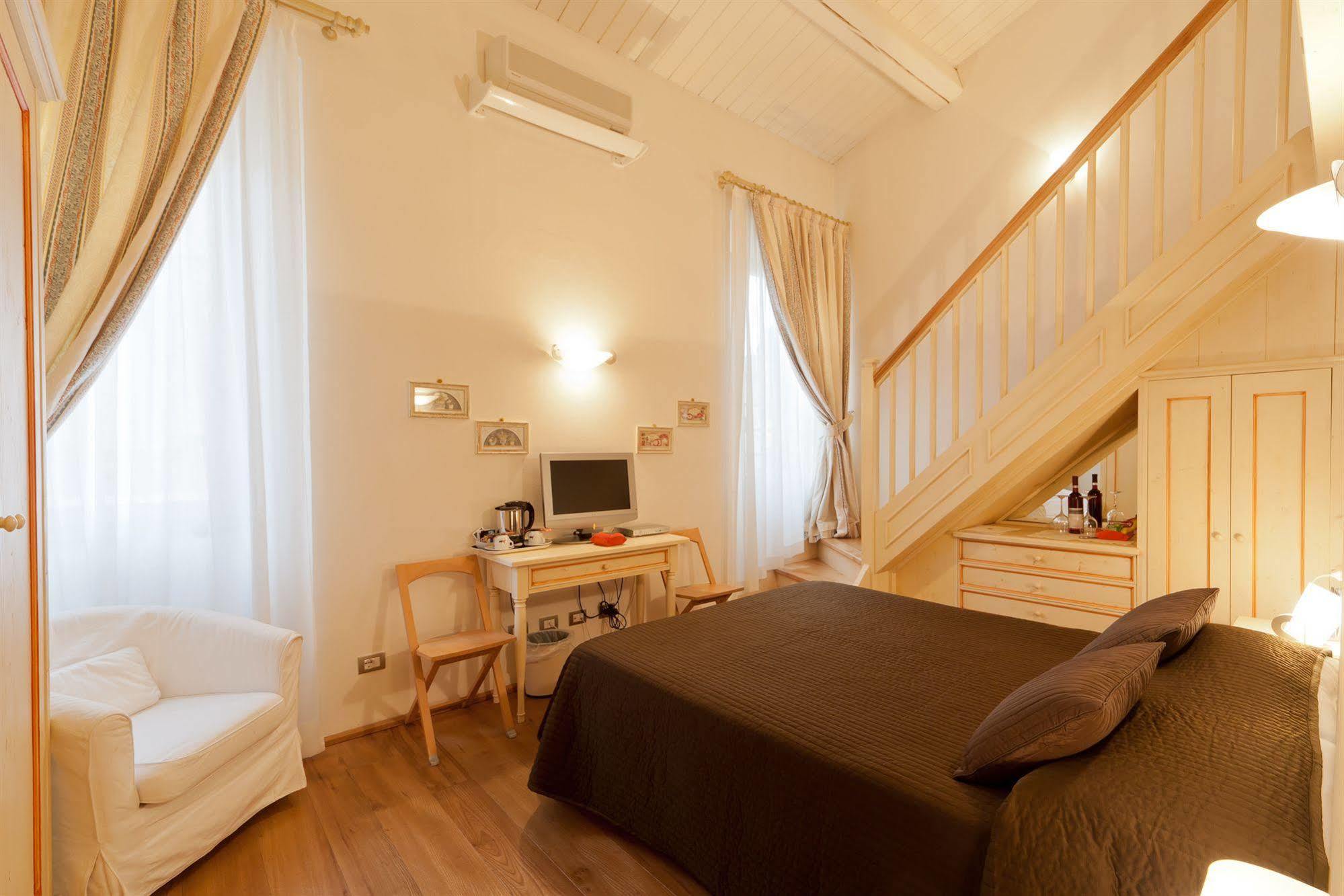 Palazzo Trevi Charming House Bed and Breakfast Bologna Esterno foto